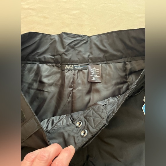 Arctic Quest Size Large Snow Pants, Cargo Ski Pants, Water & Wind Resistant - Picture 4 of 5
